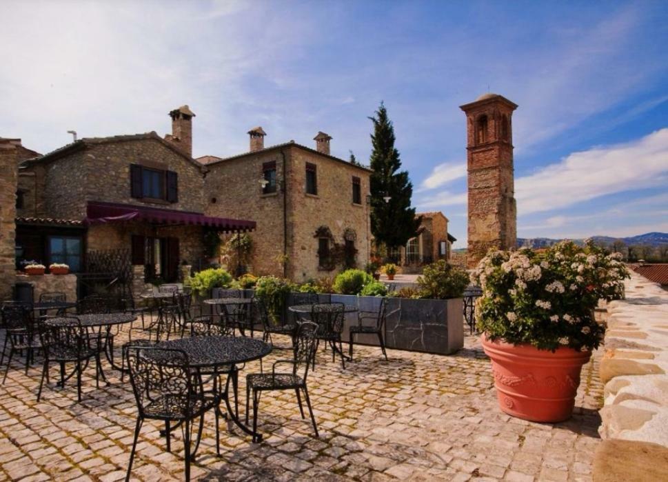 Castello Di Albereto Hotel Trarivi Exterior foto